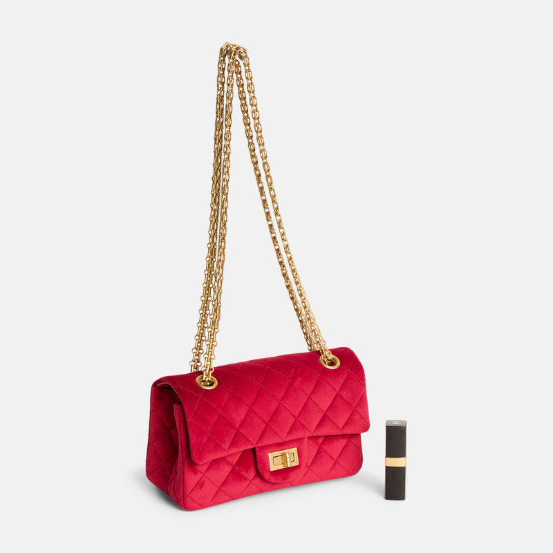 Superfleamarket_Kristine_Froset_bag_Chanel_classic_flap_shoulder_velvet_red_gold_details_shop(1)